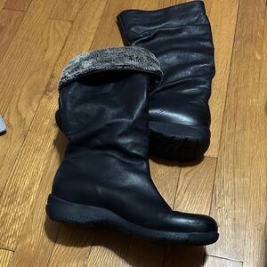 La CANADIENNE Black Fur-Trimmed Winter Boots